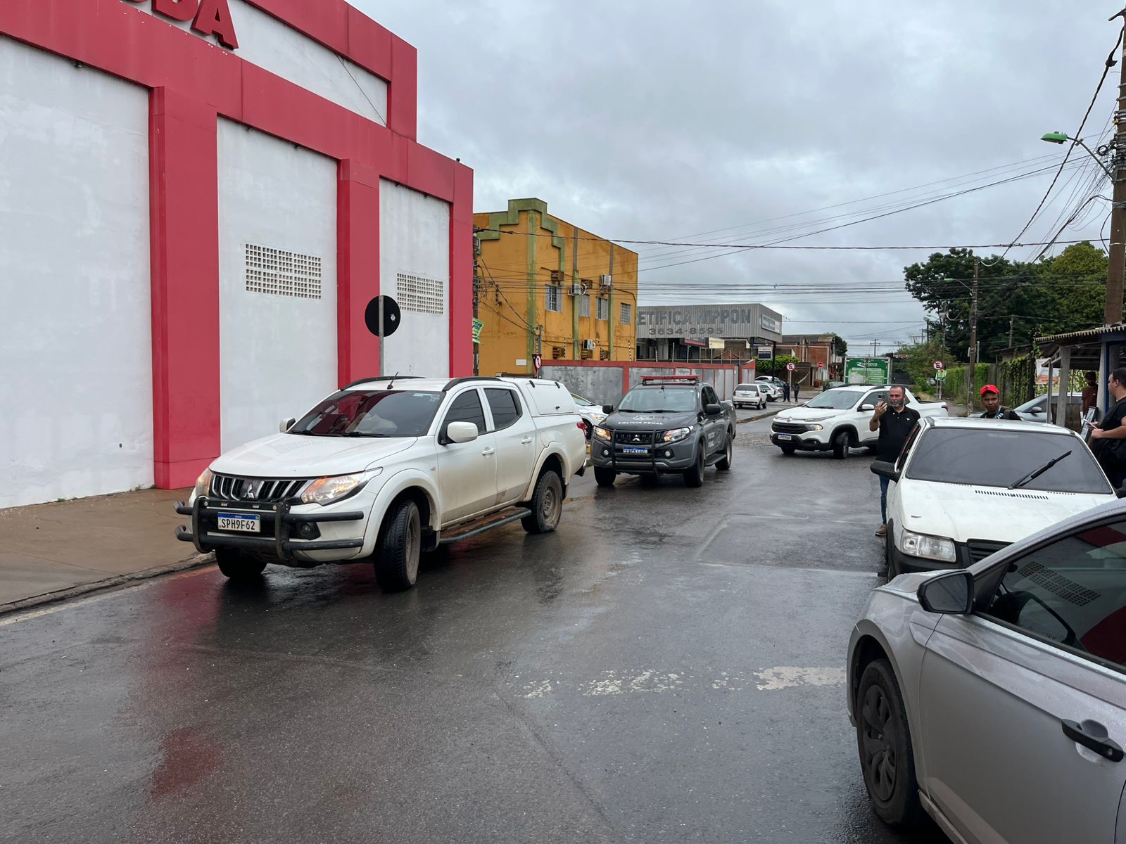 Olha a coincidência: após Abílio tentar retirar comerciantes, Estado realiza operação no Praeirinho, veja VÍDEO