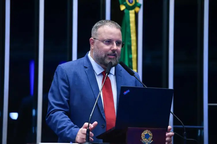 Plenário do Senado Federal durante sessão temática para debater o Plano Nacional de Educação (PNE), documento que determina diretrizes, metas e estratégias para a política educacional no país. 

Em discurso, à tribuna, membro do Comitê Diretivo da Campanha Nacional pelo Direito à Educação, Daniel Cara.

Foto: Edilson Rodrigues/Agência Senado