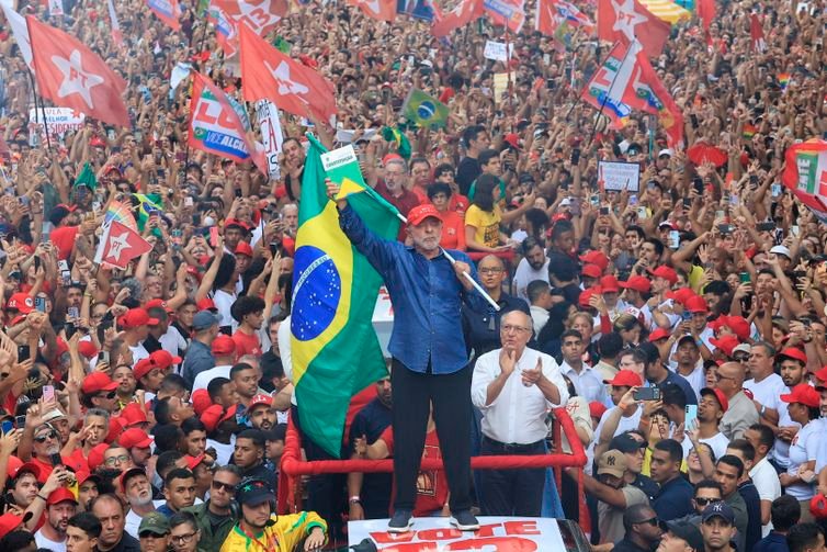 São Paulo (SP), 24/10/2026 - Presidente Lula encerra campanha das  Eleições 2026 com caminhada na avenida Paulista. Foto: Paulo Pinto/Agencia Brasil